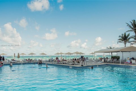 Condominio en alquiler en Hollywood, Florida, 2 dormitorios, 104.05 m2 № 2037759 - foto 6