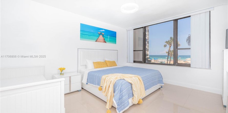 Condominio en Hollywood, Florida, 2 dormitorios  № 2037759