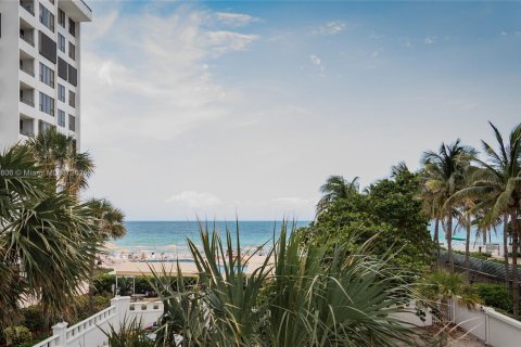 Condominio en alquiler en Hollywood, Florida, 2 dormitorios, 104.05 m2 № 2037759 - foto 4