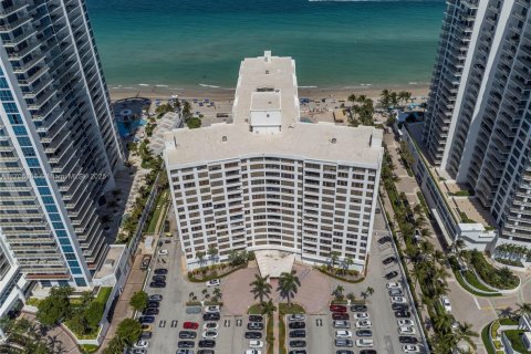 Condominio en alquiler en Hollywood, Florida, 2 dormitorios, 104.05 m2 № 2037759 - foto 5