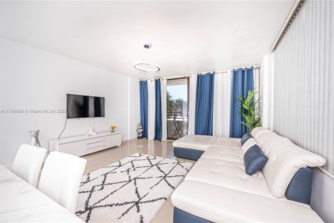 Condominio en alquiler en Hollywood, Florida, 2 dormitorios, 104.05 m2 № 2037759 - foto 8