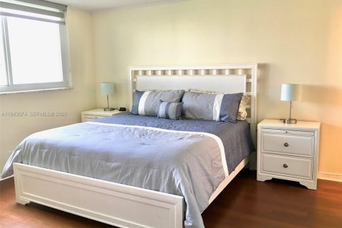 Condominio en alquiler en Pembroke Pines, Florida, 2 dormitorios, 108.7 m2 № 1999613 - foto 10