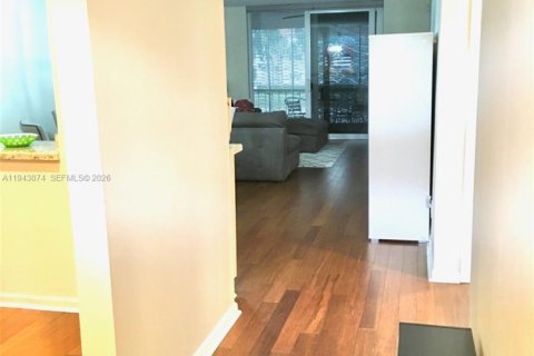 Condominio en alquiler en Pembroke Pines, Florida, 2 dormitorios, 108.7 m2 № 1999613 - foto 2