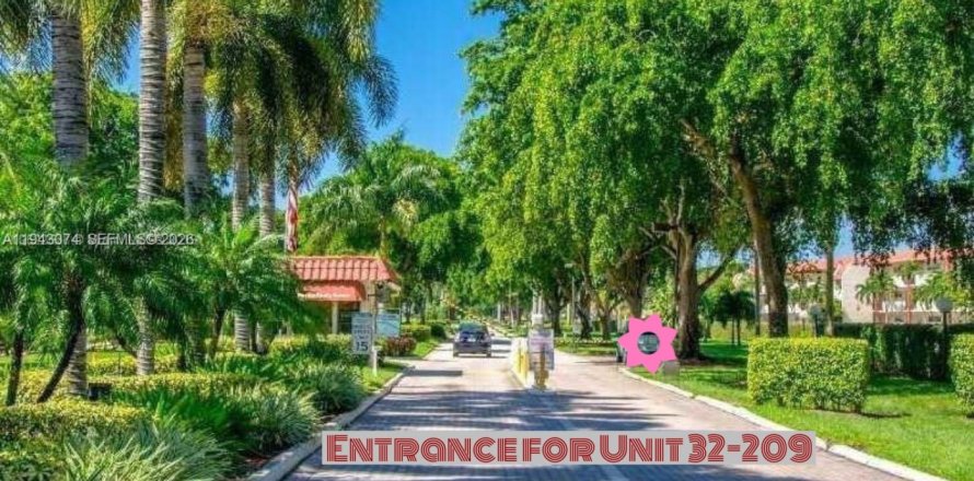 Condominio en Pembroke Pines, Florida, 2 dormitorios  № 1999613