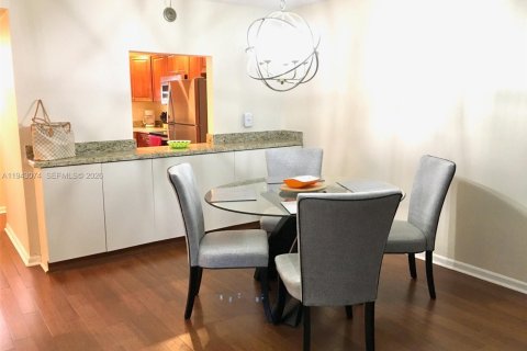 Condominio en alquiler en Pembroke Pines, Florida, 2 dormitorios, 108.7 m2 № 1999613 - foto 7