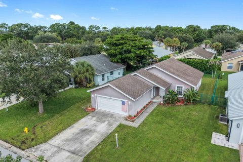 Villa ou maison à Stuart, Floride 3 chambres, 137.96 m2 № 2384561
