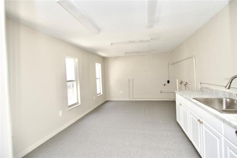 Commercial property in Hudson, Florida 148.64 sq.m. № 2224861 - photo 12