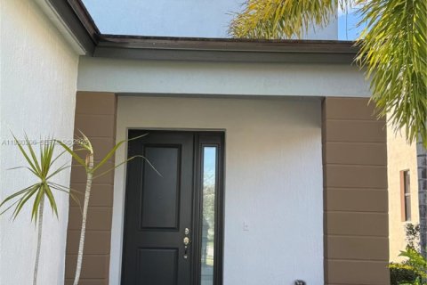 Снять в аренду виллу или дом в Уэстлейк, Флорида 3 спальни, 196.02м2, № 1989394 - фото 4