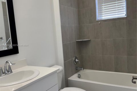 Снять в аренду виллу или дом в Уэстлейк, Флорида 3 спальни, 196.02м2, № 1989394 - фото 20