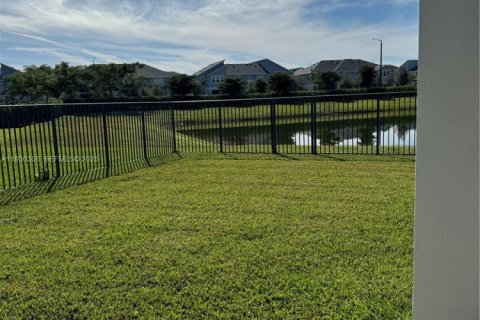 Снять в аренду виллу или дом в Уэстлейк, Флорида 3 спальни, 196.02м2, № 1989394 - фото 23