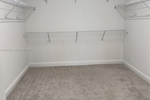 Снять в аренду виллу или дом в Уэстлейк, Флорида 3 спальни, 196.02м2, № 1989394 - фото 12