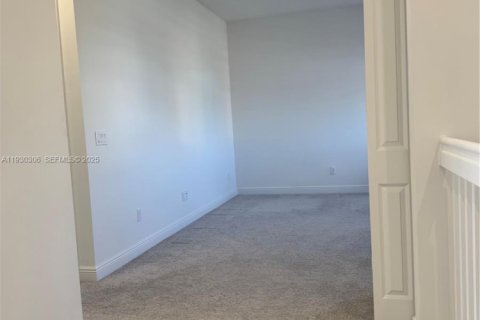 Снять в аренду виллу или дом в Уэстлейк, Флорида 3 спальни, 196.02м2, № 1989394 - фото 17