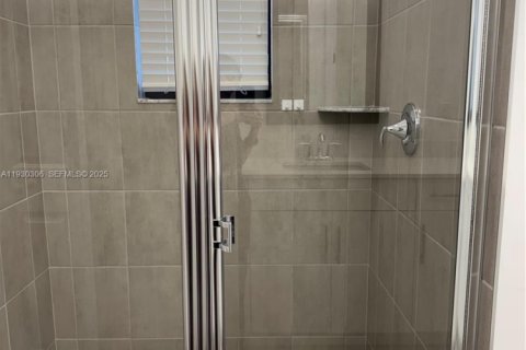 Снять в аренду виллу или дом в Уэстлейк, Флорида 3 спальни, 196.02м2, № 1989394 - фото 13