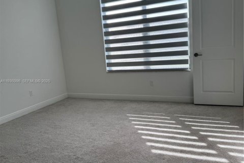 Снять в аренду виллу или дом в Уэстлейк, Флорида 3 спальни, 196.02м2, № 1989394 - фото 10