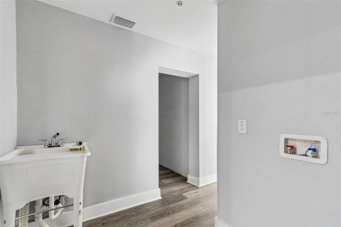House in Tampa, Florida 6 bedrooms, 279.82 sq.m. № 2237852 - photo 11