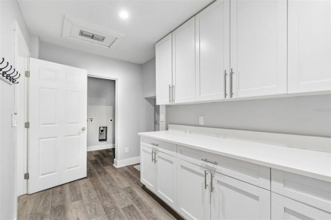 House in Tampa, Florida 6 bedrooms, 279.82 sq.m. № 2237852 - photo 10