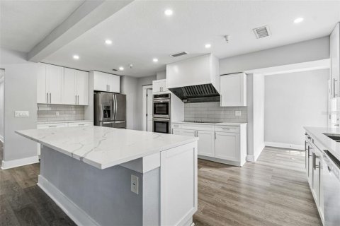 House in Tampa, Florida 6 bedrooms, 279.82 sq.m. № 2237852 - photo 27