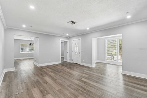 House in Tampa, Florida 6 bedrooms, 279.82 sq.m. № 2237852 - photo 7