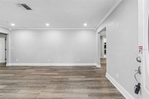 House in Tampa, Florida 6 bedrooms, 279.82 sq.m. № 2237852 - photo 6