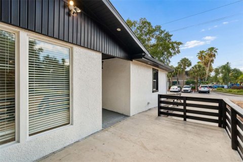 House in Tampa, Florida 6 bedrooms, 279.82 sq.m. № 2237852 - photo 4