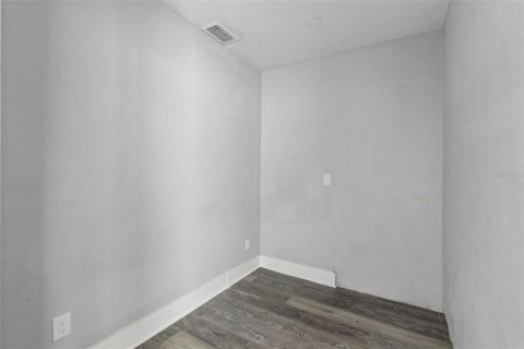 House in Tampa, Florida 6 bedrooms, 279.82 sq.m. № 2237852 - photo 12