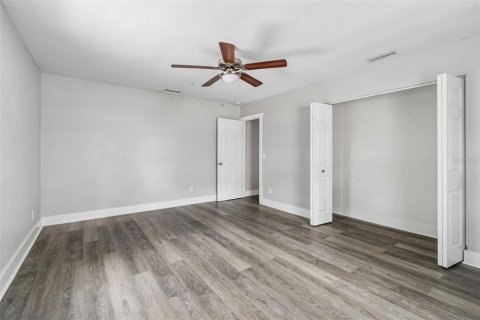House in Tampa, Florida 6 bedrooms, 279.82 sq.m. № 2237852 - photo 26