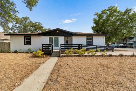 House in Tampa, Florida 6 bedrooms, 279.82 sq.m. № 2237852 - photo 3