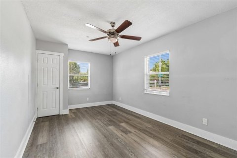 House in Tampa, Florida 6 bedrooms, 279.82 sq.m. № 2237852 - photo 18