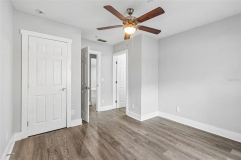 House in Tampa, Florida 6 bedrooms, 279.82 sq.m. № 2237852 - photo 23