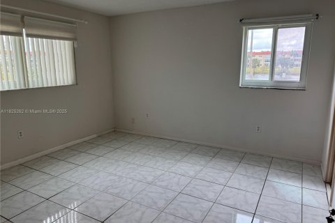 Condo in Sunrise, Florida, 2 bedrooms  № 1792604 - photo 17