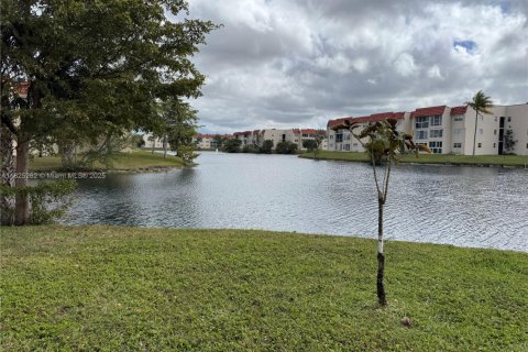 Condo in Sunrise, Florida, 2 bedrooms  № 1792604 - photo 22