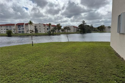 Condo in Sunrise, Florida, 2 bedrooms  № 1792604 - photo 8