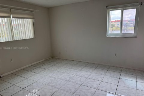 Condo in Sunrise, Florida, 2 bedrooms  № 1792604 - photo 15