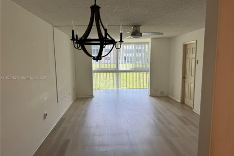 Condo in Sunrise, Florida, 2 bedrooms  № 1792604 - photo 5