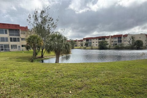 Condo in Sunrise, Florida, 2 bedrooms  № 1792604 - photo 21