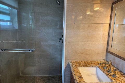 Condo in Sunrise, Florida, 2 bedrooms  № 1792604 - photo 16