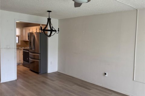 Condo in Sunrise, Florida, 2 bedrooms  № 1792604 - photo 4