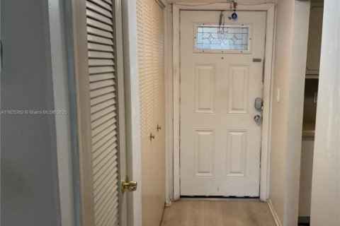 Condo in Sunrise, Florida, 2 bedrooms  № 1792604 - photo 1