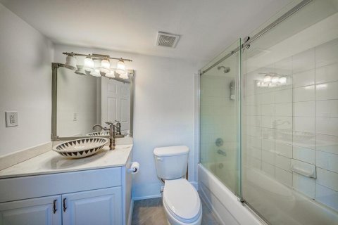 Condominio en venta en Hypoluxo, Florida, 3 dormitorios, 107.95 m2 № 2189537 - foto 17