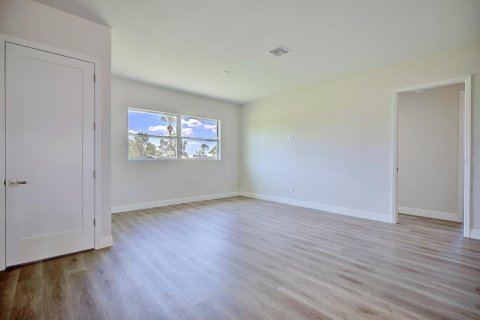 House in Sebring, Florida 3 bedrooms, 206.34 sq.m. № 1636808 - photo 8