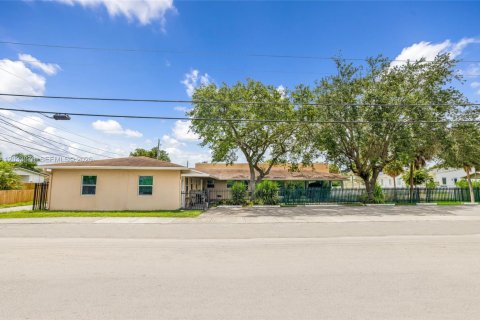 Propiedad comercial en venta en Hollywood, Florida № 2154263 - foto 2