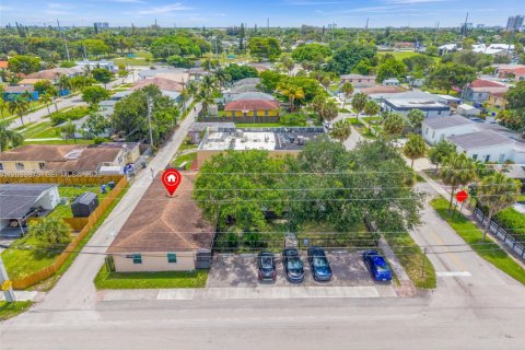 Propiedad comercial en venta en Hollywood, Florida № 2154263 - foto 20