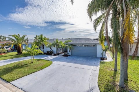 Villa ou maison à vendre à Port Richey, Floride: 3 chambres, 198.44 m2 № 2318458 - photo 3