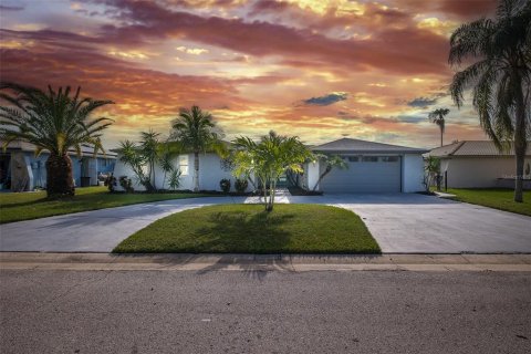 Villa ou maison à Port Richey, Floride 3 chambres, 198.44 m2 № 2318458