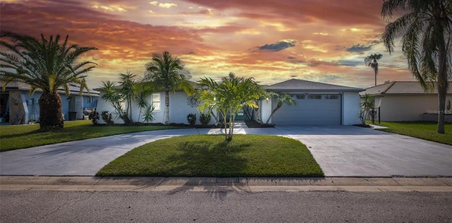 Villa ou maison à Port Richey, Floride 3 chambres, 198.44 m2 № 2318458
