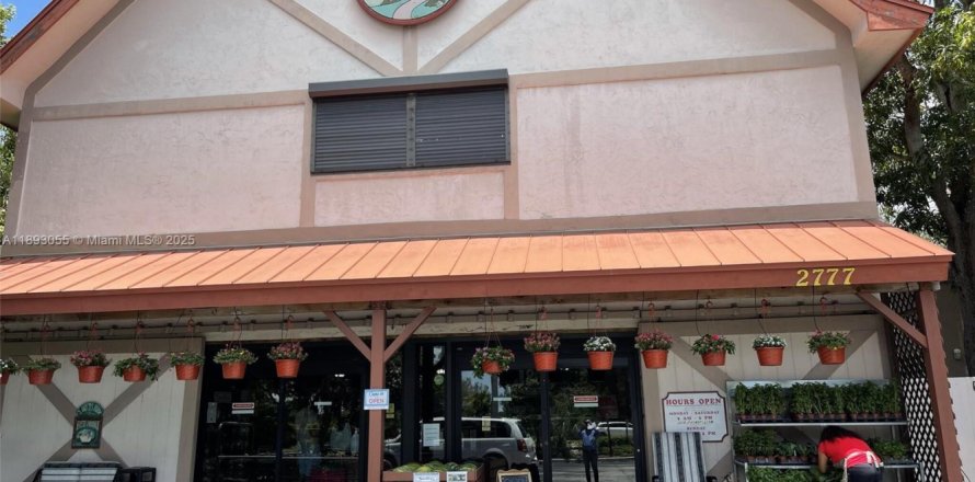 Commercial property in Deerfield Beach, Florida № 1945028