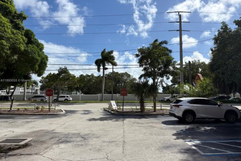 Propiedad comercial en venta en Deerfield Beach, Florida № 1945028 - foto 20