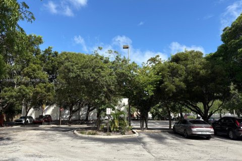 Propiedad comercial en venta en Deerfield Beach, Florida № 1945028 - foto 19