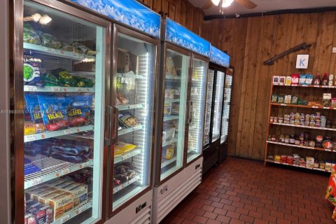 Propiedad comercial en venta en Deerfield Beach, Florida № 1945028 - foto 8