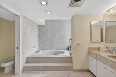 Copropriété à vendre à Boca Raton, Floride: 3 chambres, 289.58 m2 № 2261426 - photo 20